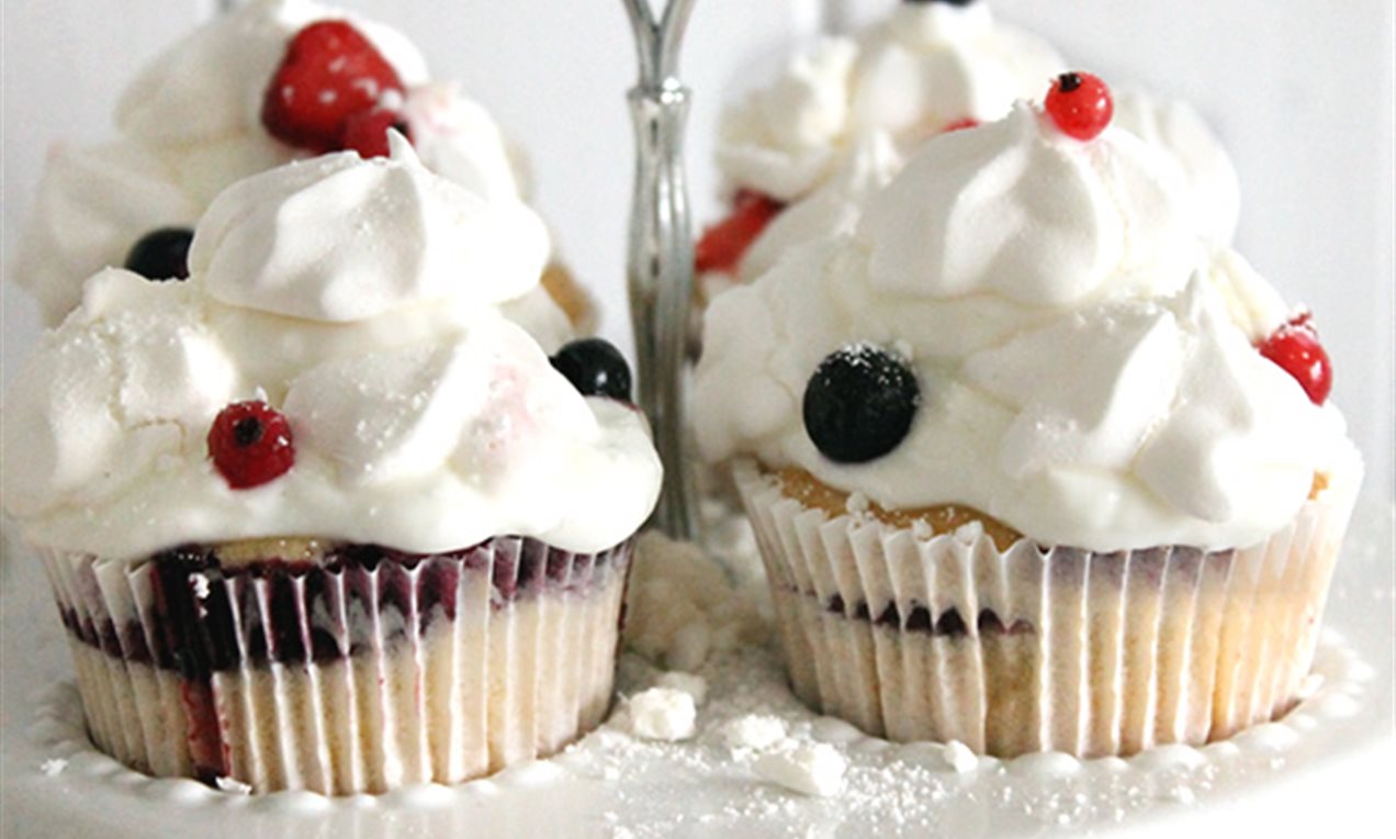 Red Fruit Meringue Cupcakes