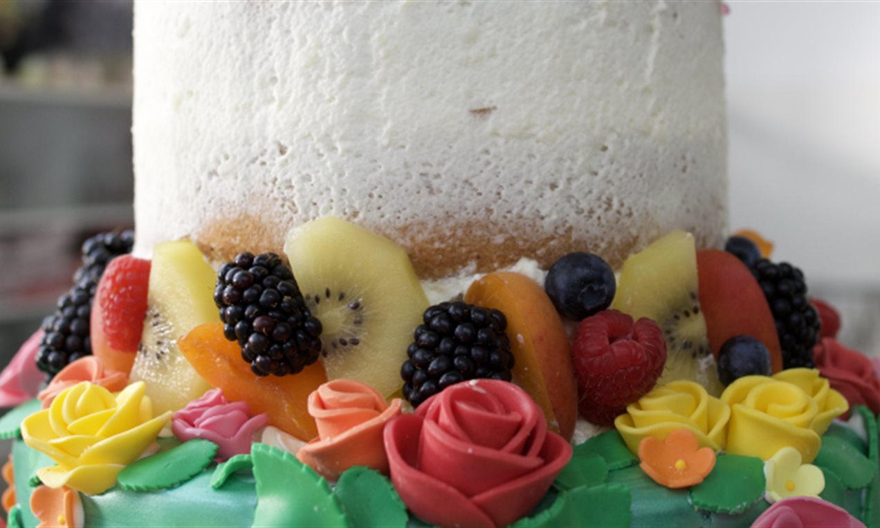 Biscuittaart met slagroom en fruit