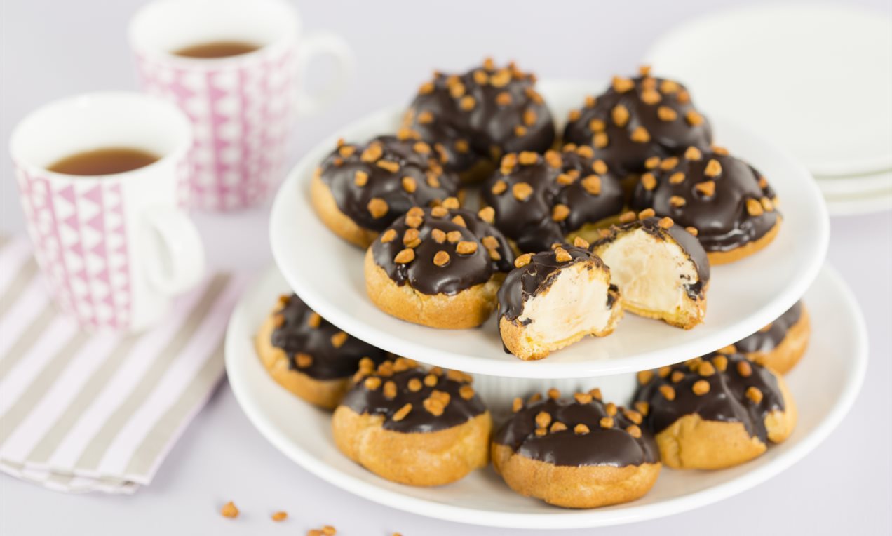 Kleine Soesjes met Salted Caramel slagroom en crunch