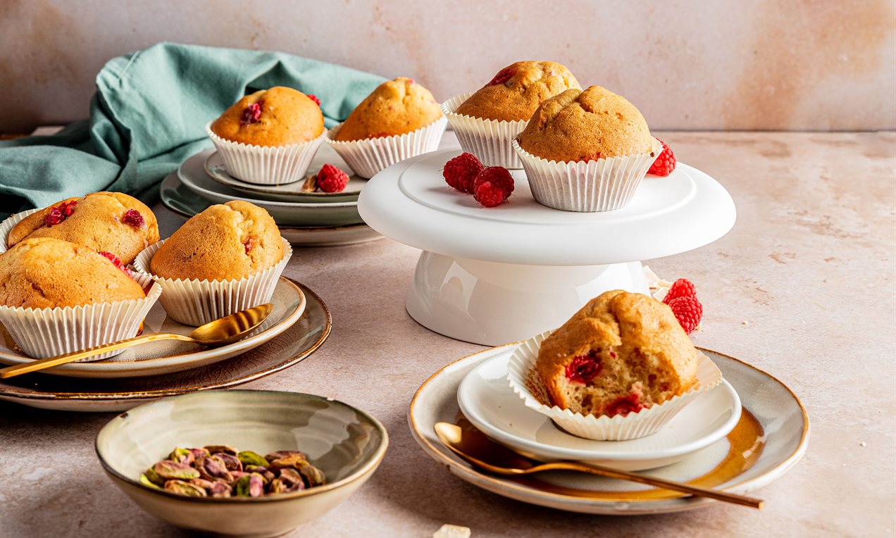 Vegan muffins met framboos en pistache
