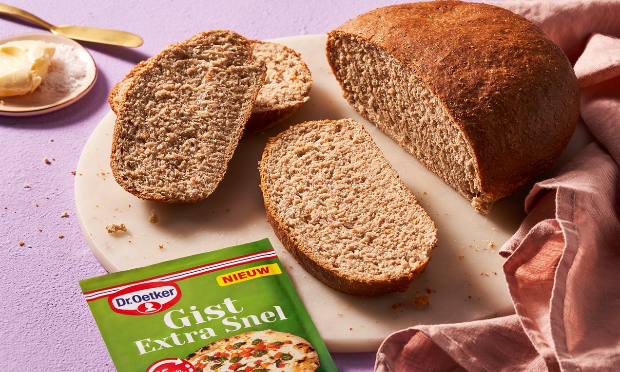 Eenvoudig bruin brood met gist