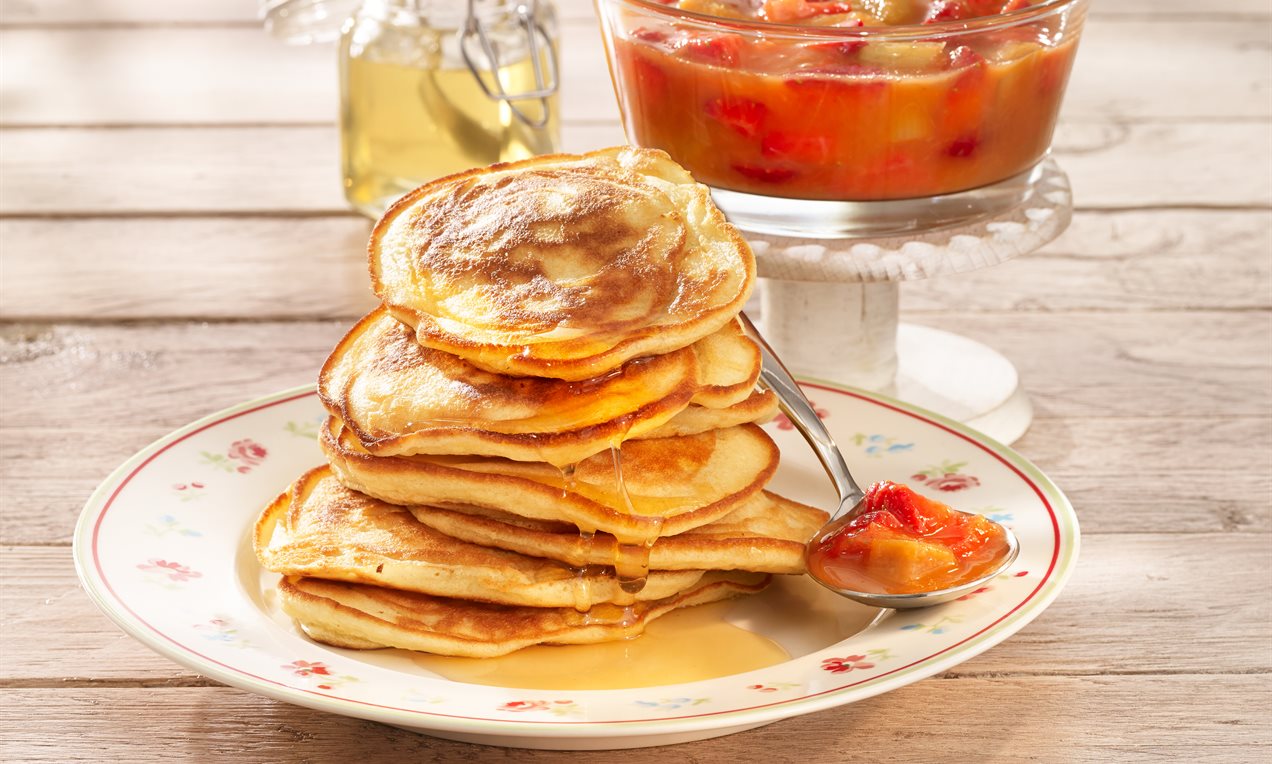 Pancakes met aardbei-rabarber kompot