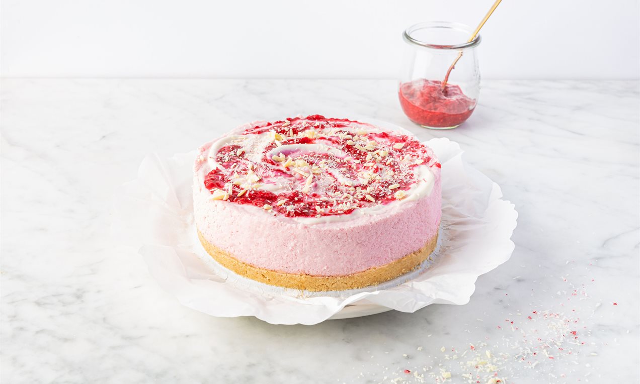 Vegan aardbeientaart met kokos en witte chocolade