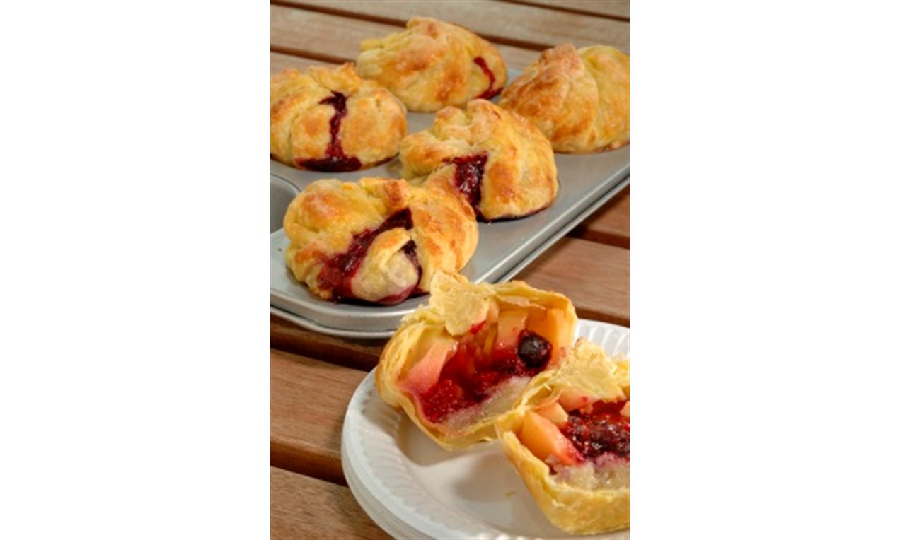 Bladerdeegtaartjes met amandelspijs en zomerfruit
