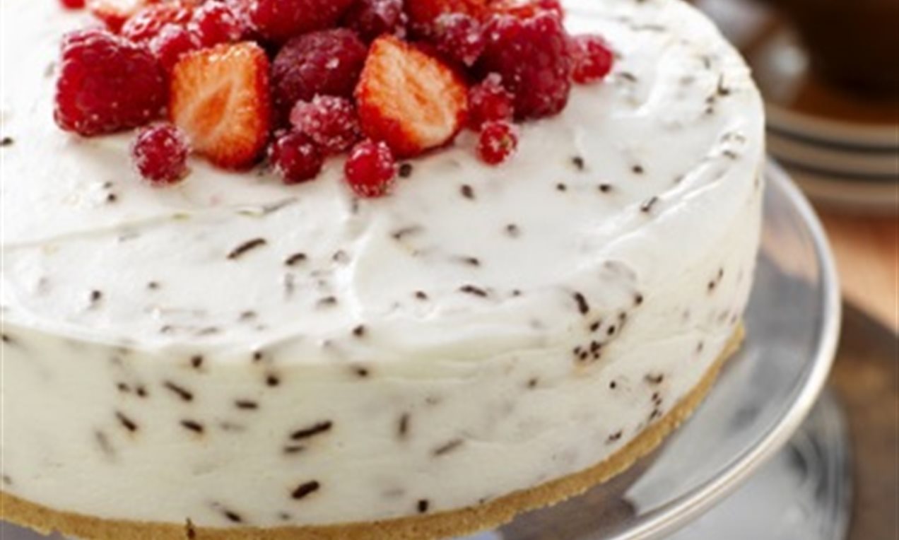 Stracciatella roomtaart met rood fruit